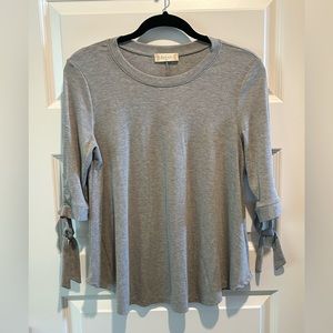 Altar’d State Size Medium Grey Top